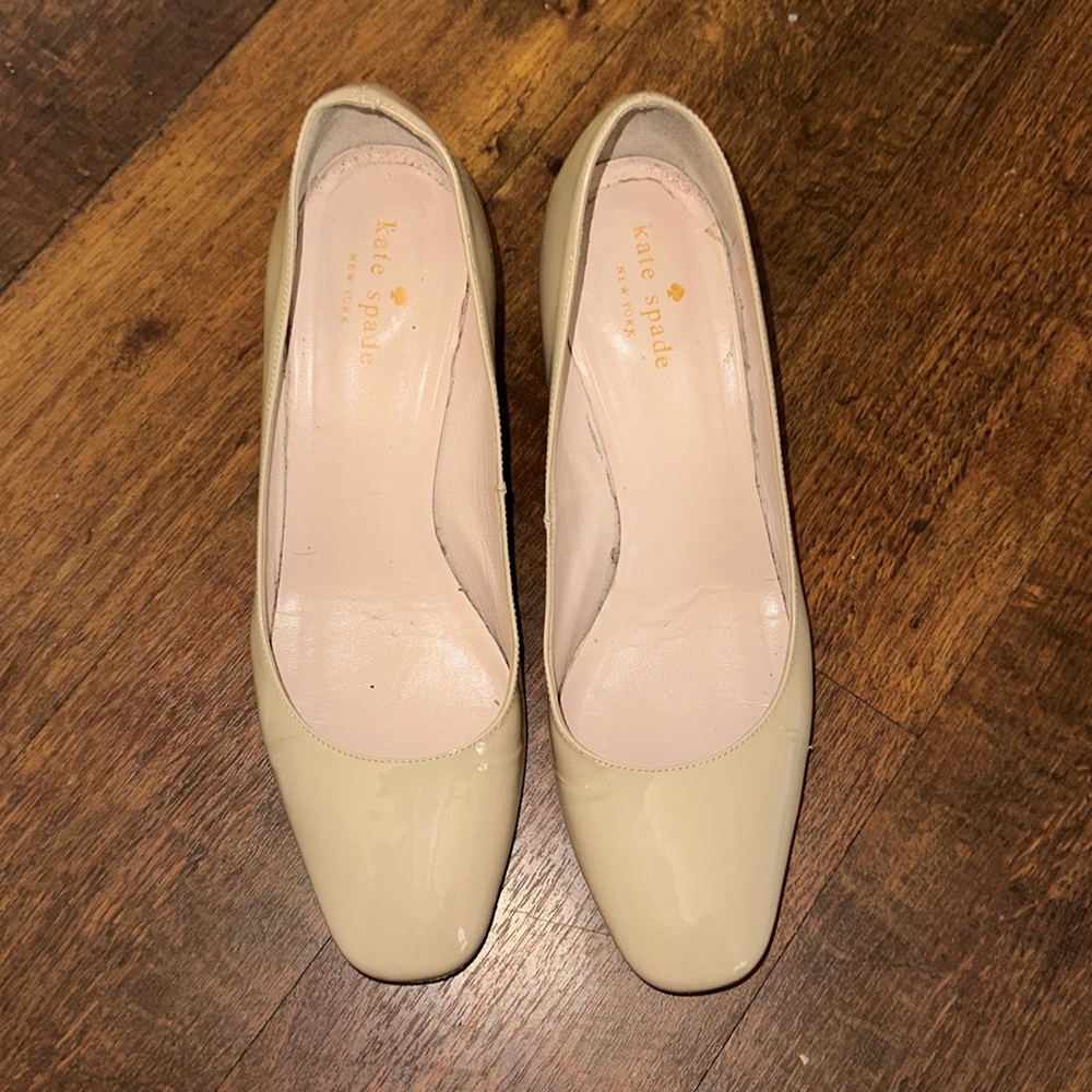 Kate Spade Cream/Taupe Heels Elegant Design